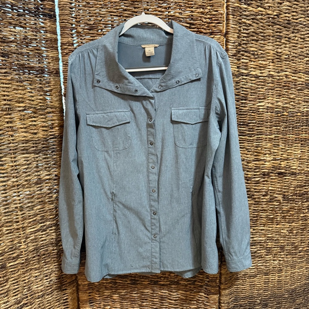 Duluth Trading Co Blue Button  Down Snap Button Shirt Zip Pockets Outdoor Hiking